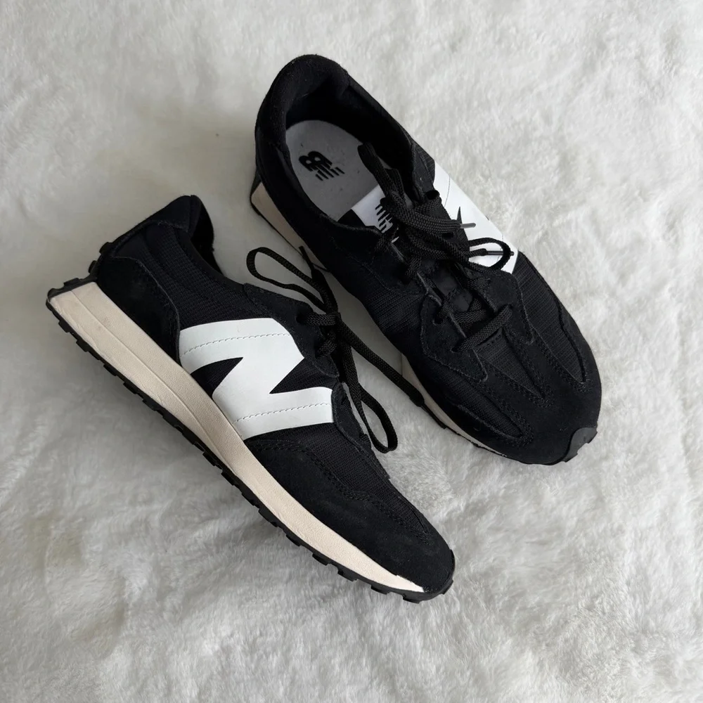 New Balance 327 Black White Boy’s Size 6